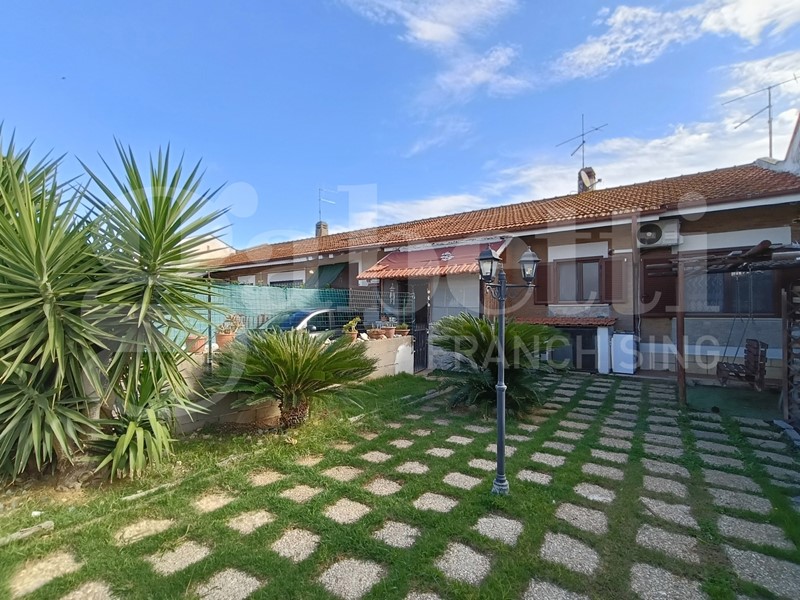 Villa in Vendita a Ardea, 149'000€, 75 m²