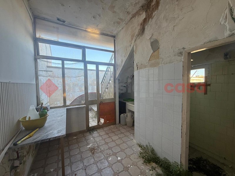 Appartamento in Vendita a Maruggio, 100'000€, 133 m²