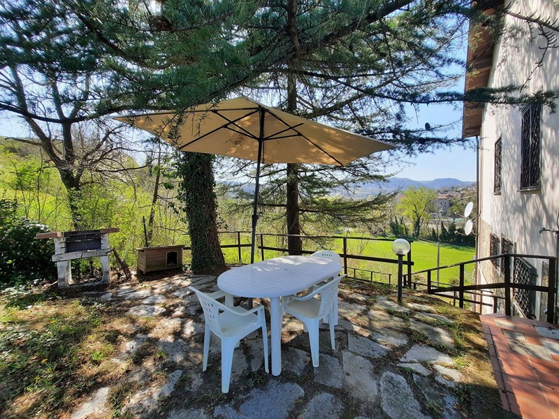 Villa in Vendita a Alta Val Tidone, 295'000€, 300 m²