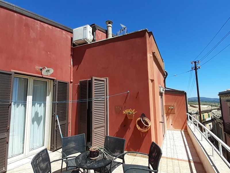 Appartamento in Vendita a Palazzolo Acreide, 285'000€, 221 m², arredato