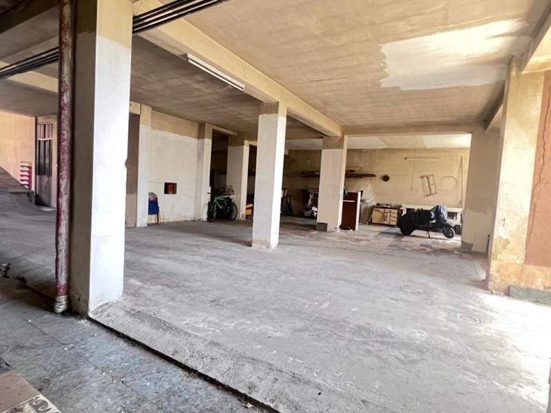 Capannone in Vendita a Gravina di Catania, 90'000€, 280 m²