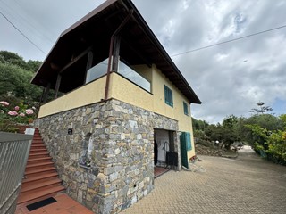Casa Indipendente in Vendita a Castellaro, 590'000€, 110 m², arredato, con Box