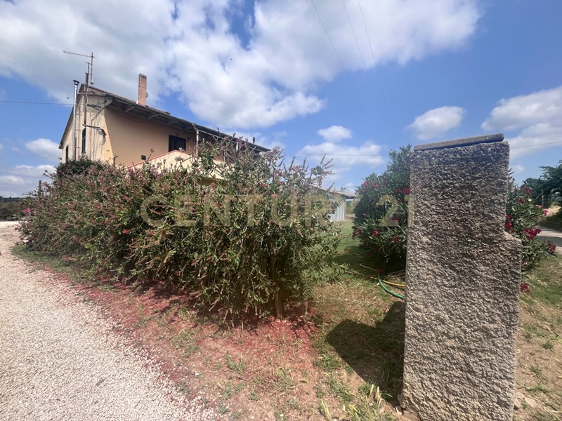 Casa Indipendente in Vendita a Scansano, zona Pomonte, 230'000€, 250 m²
