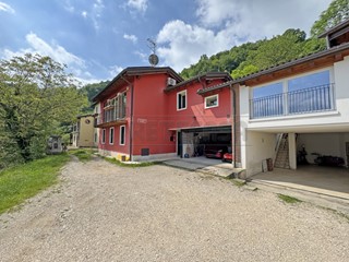 Casa Semi Indipendente in Vendita a Valdagno, 275'000€, 187 m², con Box