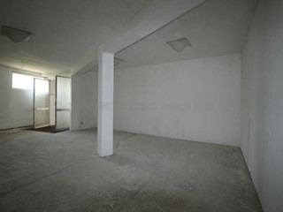 Capannone in Affitto a Arcola, 1'100€, 200 m²