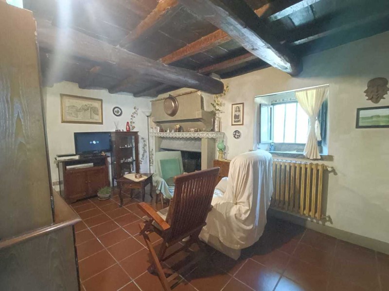 Rustico in Vendita a Rufina, zona Rufina, 180'000€, 120 m²
