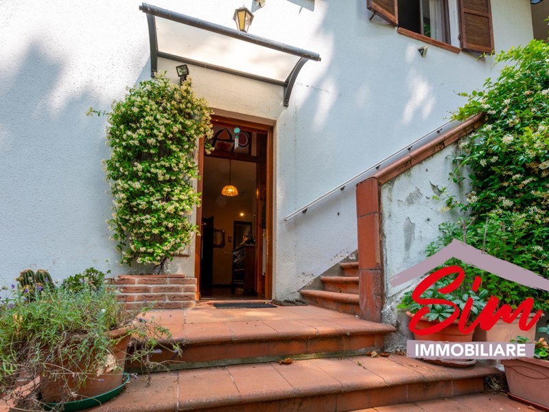 Villa in Vendita a Novara, zona Santa Rita, 340'000€, 295 m²