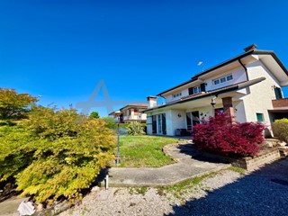 Casa Indipendente in Vendita a Ceregnano, 299'000€, 231 m²