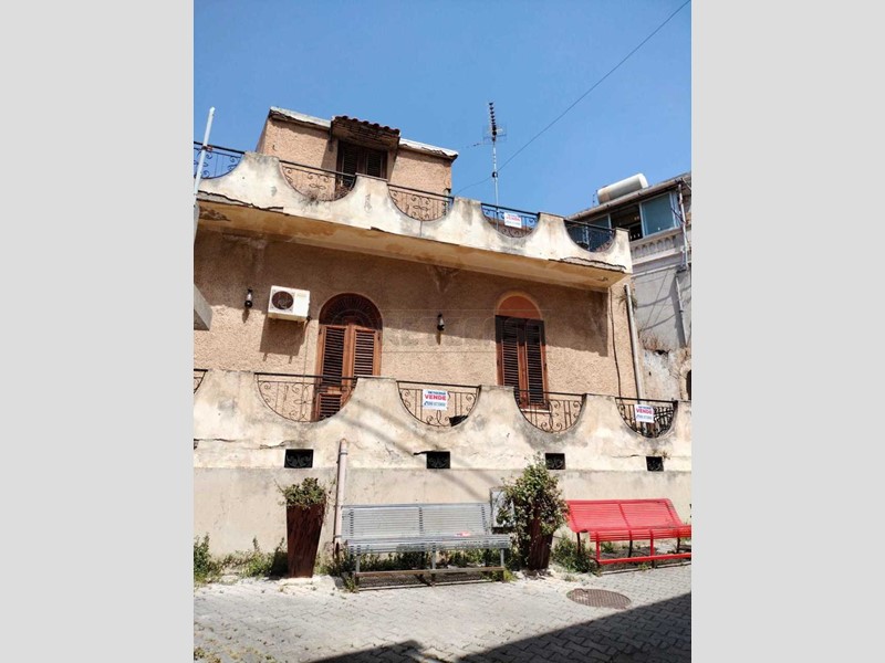 Casa Semi Indipendente in Vendita a Messina, 43'000€, 125 m²