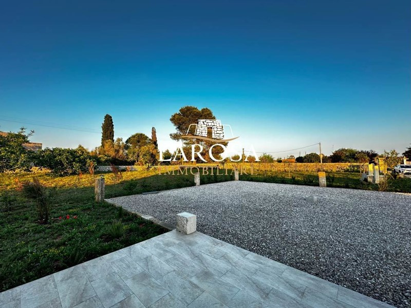 Casa Indipendente in Vendita a Melendugno, 99 m², arredato