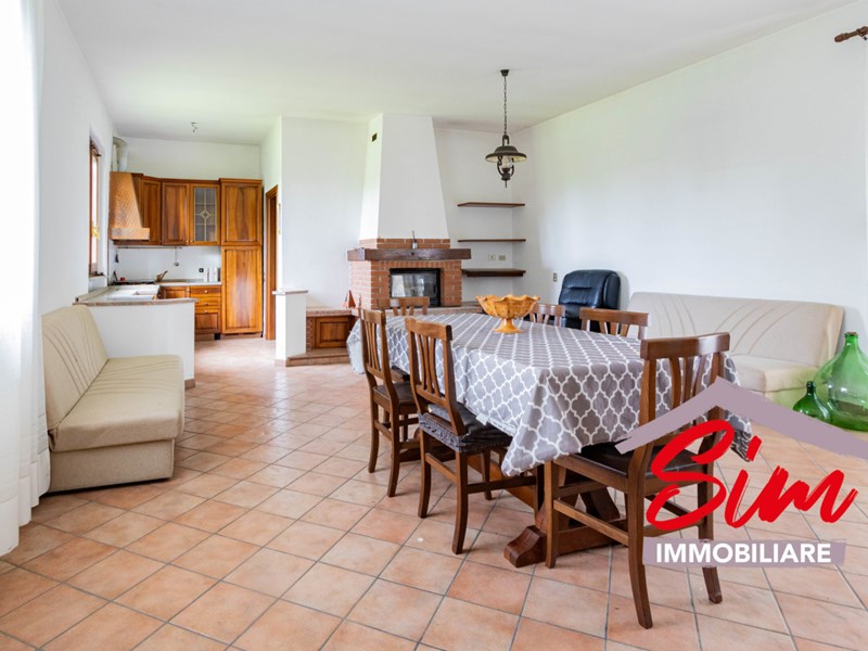 Casa Indipendente in Vendita a Borgolavezzaro, 190'000€, 300 m², con Box