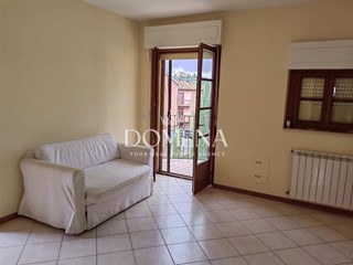 Trilocale in Vendita a Castelnuovo Berardenga, zona Ponte a Bozzone, 185'000€, 70 m²