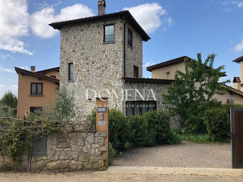 Villetta a schiera in Vendita a Gaiole in Chianti, zona Monti, 310'000€, 170 m²