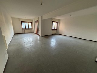 Ufficio in Affitto a Pontedera, 450€, 50 m²