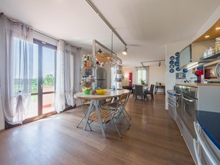 Casa Indipendente in Vendita a Capannoli, zona San Pietro In Belvedere, 349'000€, 256 m², con Box