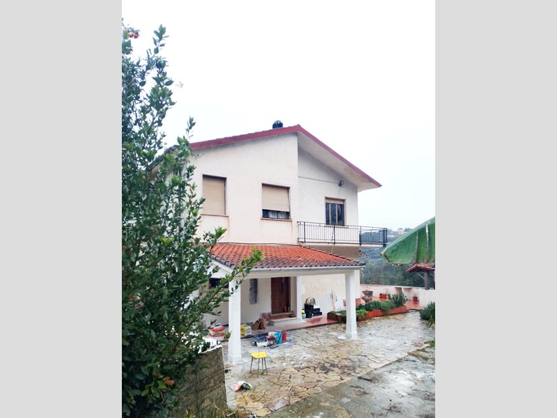 Casa Indipendente in Vendita a Follo, zona Sorbolo, 260'000€, 220 m²