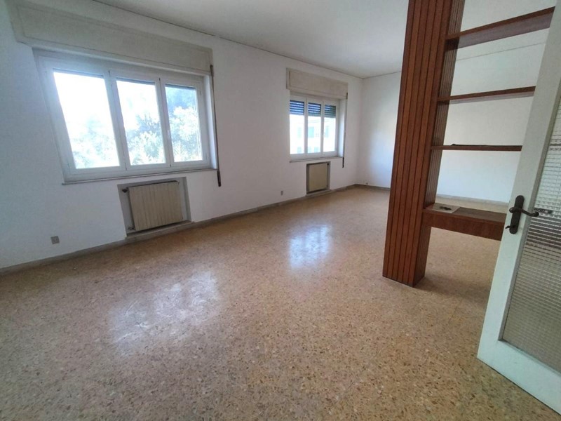 Appartamento in Vendita a Carrara, zona Marina di Carrara, 180'000€, 120 m²