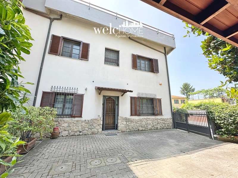 Casa Indipendente in Vendita a Campi Bisenzio, zona San Donnino, 398'000€, 150 m²