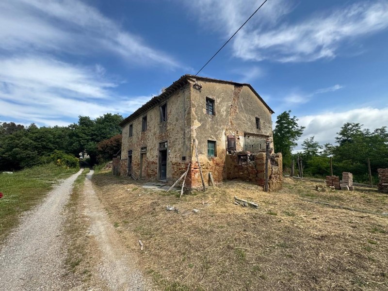 Casa di corte in Vendita a Fauglia, 150'000€, 250 m²