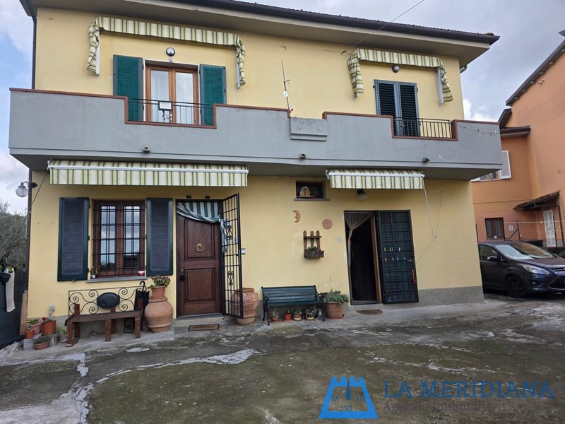 Casa Indipendente in Vendita a Lamporecchio, 245'000€, 174 m²