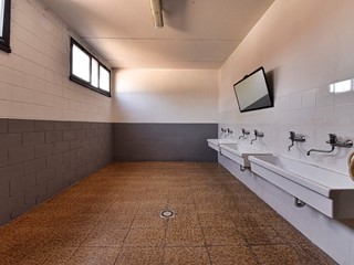 Capannone in Vendita a Paderno Dugnano, 647'000€, 786 m²