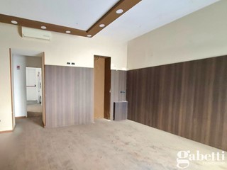 Negozio in Affitto a Pomigliano d'Arco, 650€, 35 m²