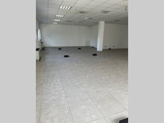 Ufficio in Vendita a Cinisello Balsamo, 415'000€, 556 m²