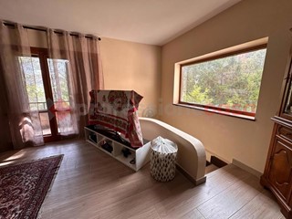 Villa bifamiliare in Vendita a Pescasseroli, 159'000&euro;, 260 m²