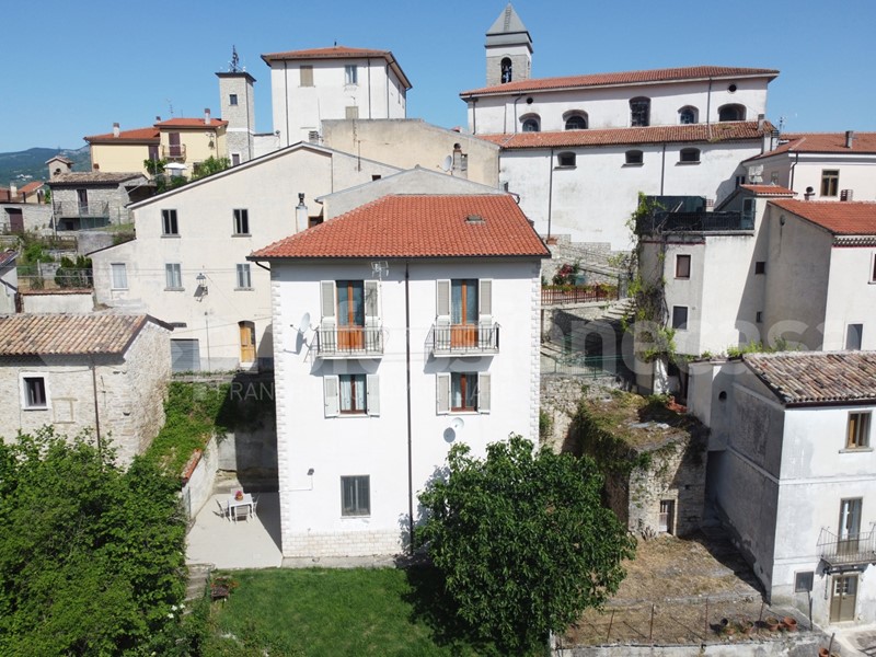 Casa Indipendente in Vendita a Castel del Giudice, 118'000€, 182 m², arredato
