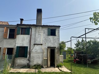 Casale in Vendita a Megliadino San Vitale, 50'000€, 155 m²