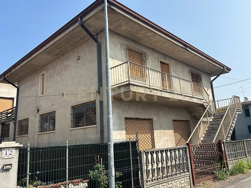 Casa Semi Indipendente in Vendita a Oppeano, 330'000€, 128 m², con Box