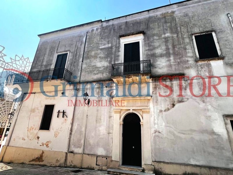Casa Indipendente in Vendita a Salice Salentino, 115'000€, 235 m², con Box