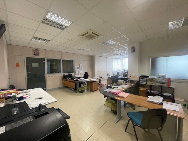 Ufficio in Vendita a San Benedetto del Tronto, 219'000€, 240 m²