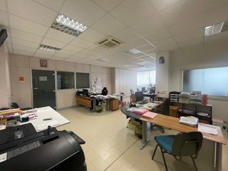 Ufficio in Vendita a San Benedetto del Tronto, 219'000€, 240 m²