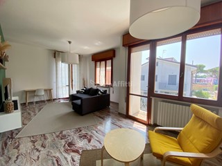 Appartamento in Affitto a Rimini, zona Rivazzurra, 1'040€, 120 m², arredato