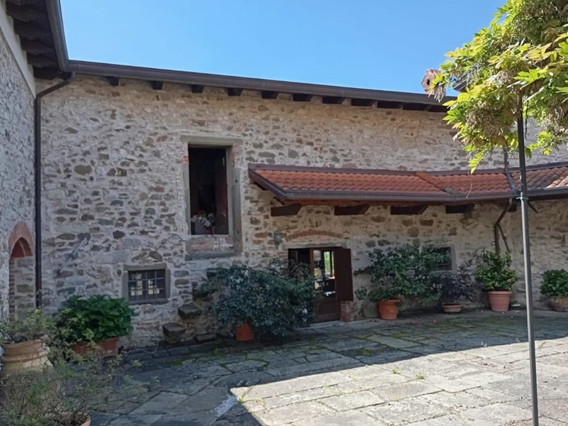 Rustico in Vendita a Casola in Lunigiana, zona Luscignano, 1'200'000€, 850 m², arredato