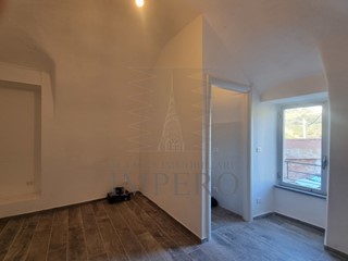 Casa Semi Indipendente in Vendita a Ventimiglia, zona Latte, 67'000€, 33 m²