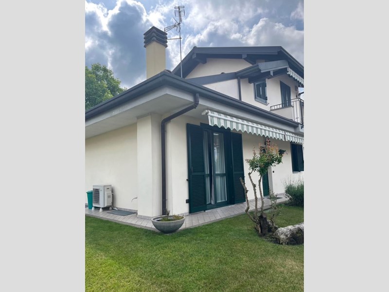 Villa in Vendita a Magnago, zona Brunelleschi, 355'000€, 160 m²
