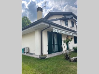 Villa in Vendita a Magnago, zona Brunelleschi, 355'000€, 160 m²