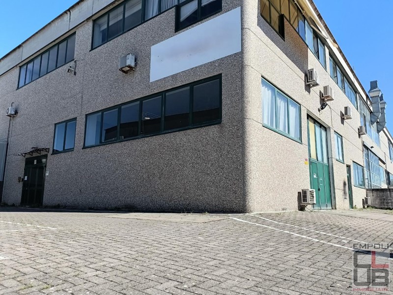 Capannone in Vendita a Montelupo Fiorentino, 400'000€, 720 m²