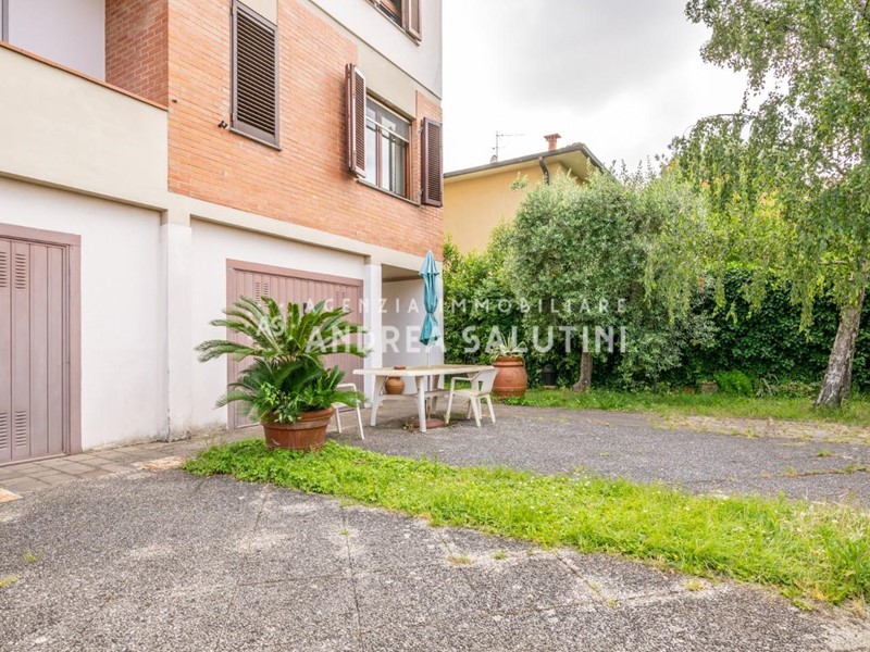 Villa bifamiliare in Vendita a Pontedera, 319'000€, 225 m², arredato, con Box