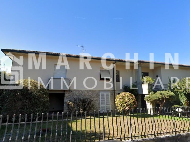 Villa in Vendita a Lucca, zona Arancio, 580'000&euro;, 400 m², arredato, con Box