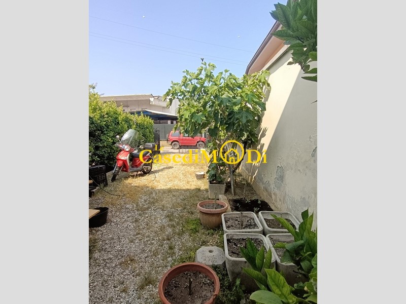 Capannone in Vendita a Livorno, 139'000&euro;, 70 m²