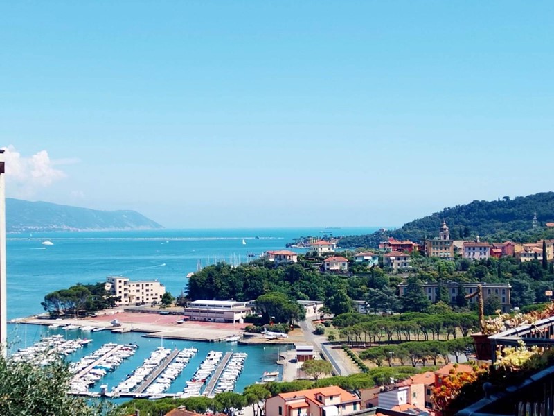 Appartamento in Vendita a La Spezia, zona Cadimare, 495'000€, 140 m²