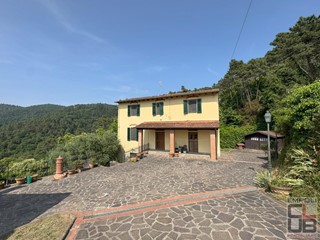 Casale in Vendita a Vinci, 430'000€, 190 m², arredato