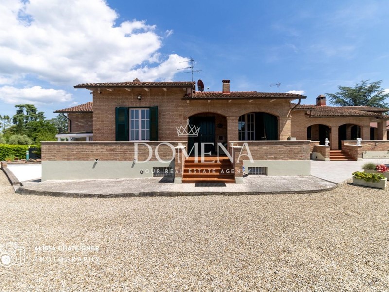 Villa bifamiliare in Vendita a Siena, zona Monteliscai, 780'000€, 240 m², arredato, con Box