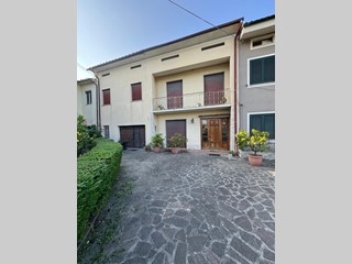 Casa Semi Indipendente in Vendita a Capannori, 280'000€, 230 m², arredato, con Box