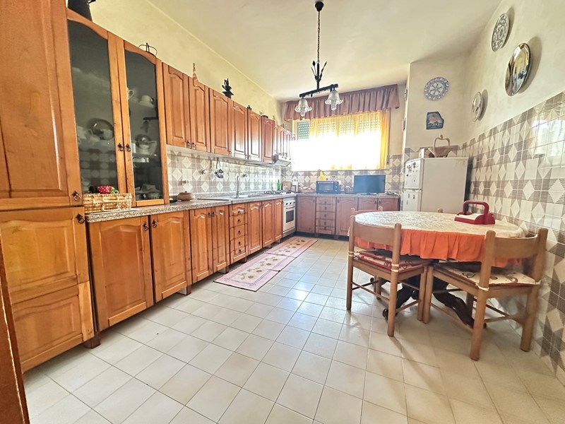 Quadrilocale in Vendita a Barcellona Pozzo di Gotto, 108'000€, 154 m²