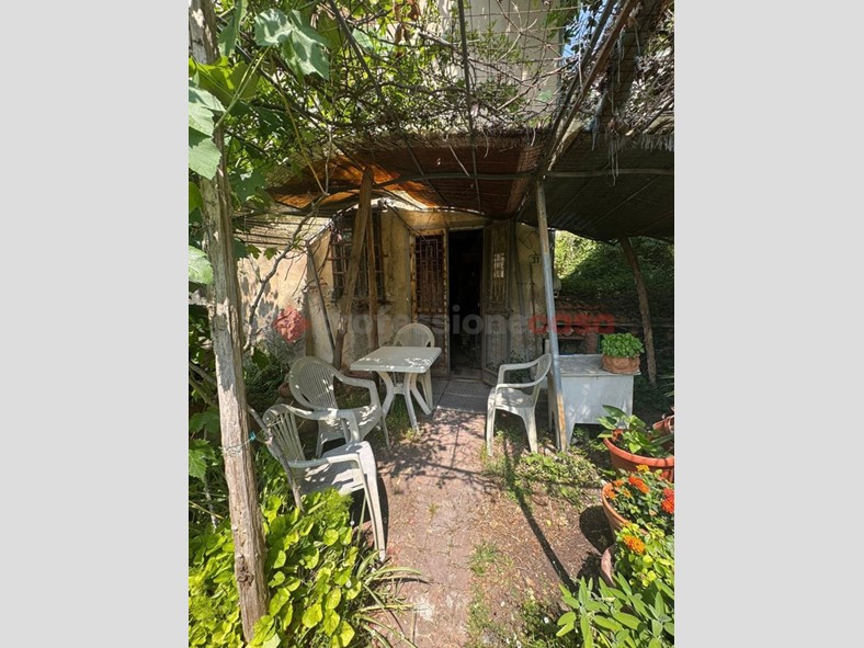 Casale in Vendita a Serravalle Pistoiese, 280'000€, 860 m²