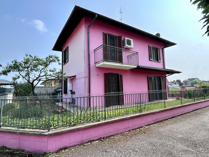 Casa Indipendente in Vendita a Dorno, 175'000€, 135 m²